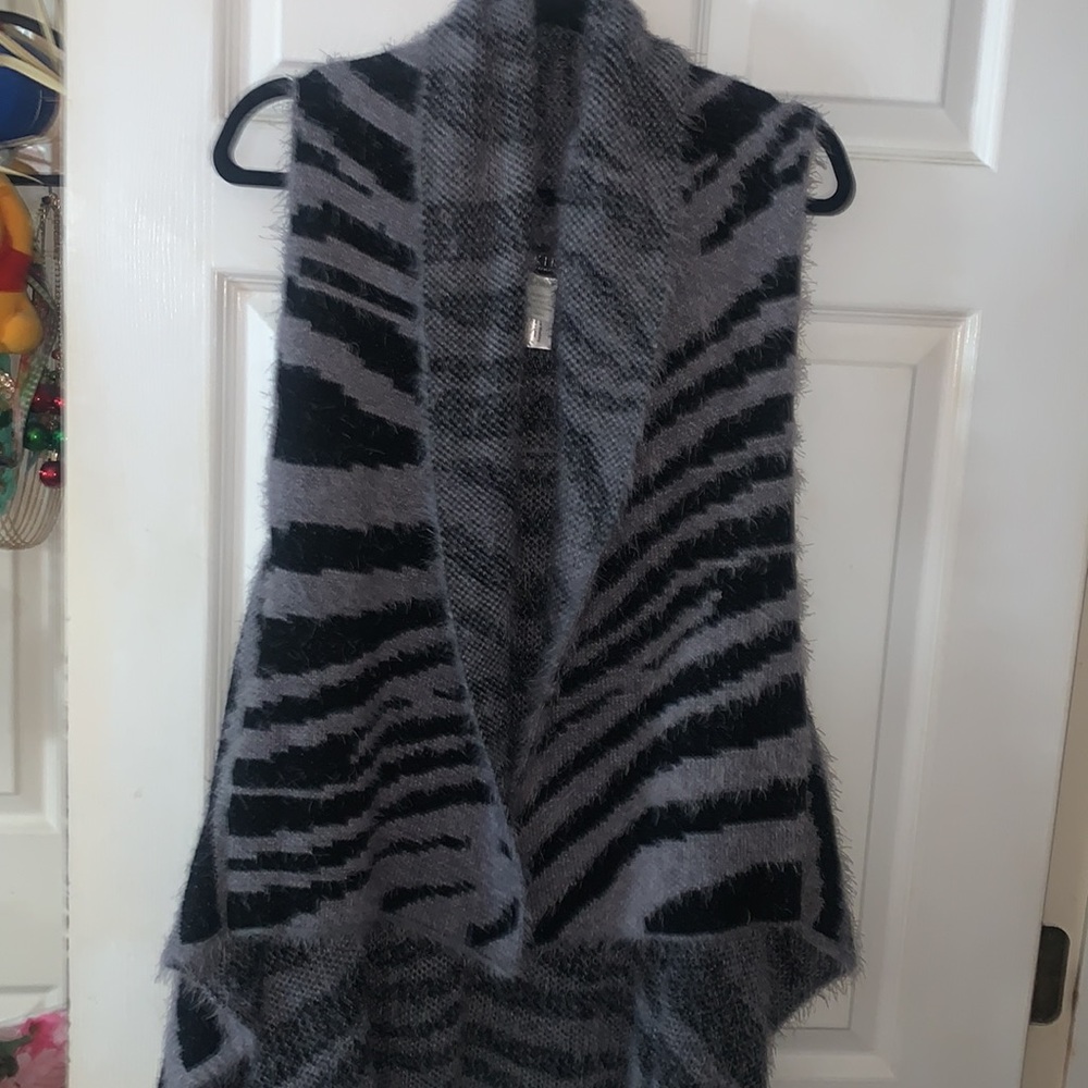 Black & gray high low sweater vest